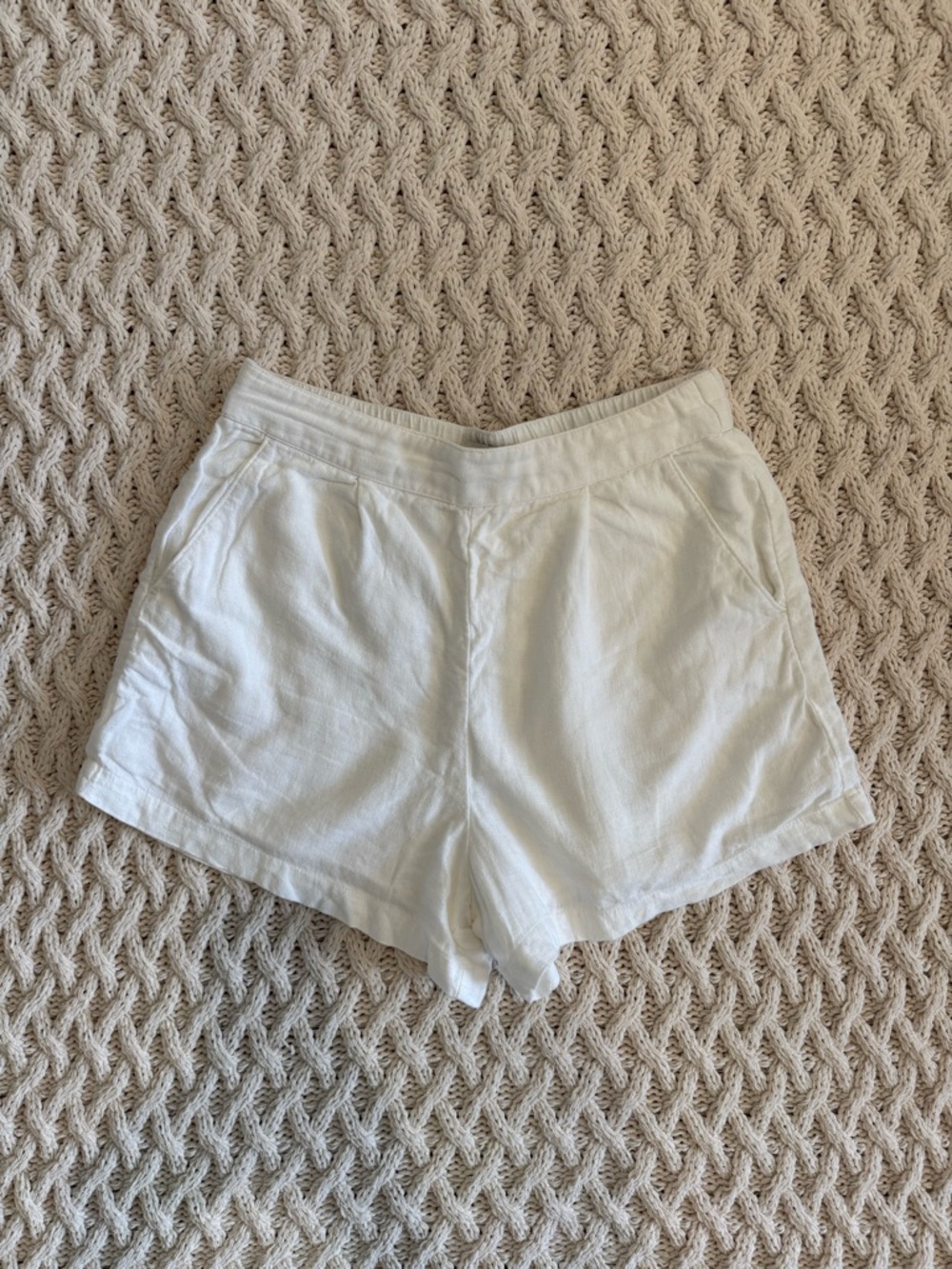 Abercrombie & Fitch White High-Waist Linen Blend Shorts